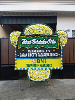 Papan Bunga Duka di Mangoli Tengah