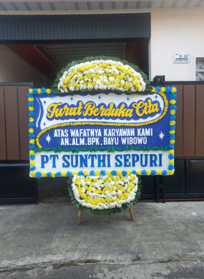 Papan Bunga Duka di Mangoli Tengah
