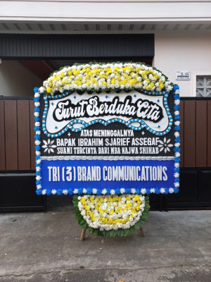 Papan Bunga Duka di Mangoli Tengah